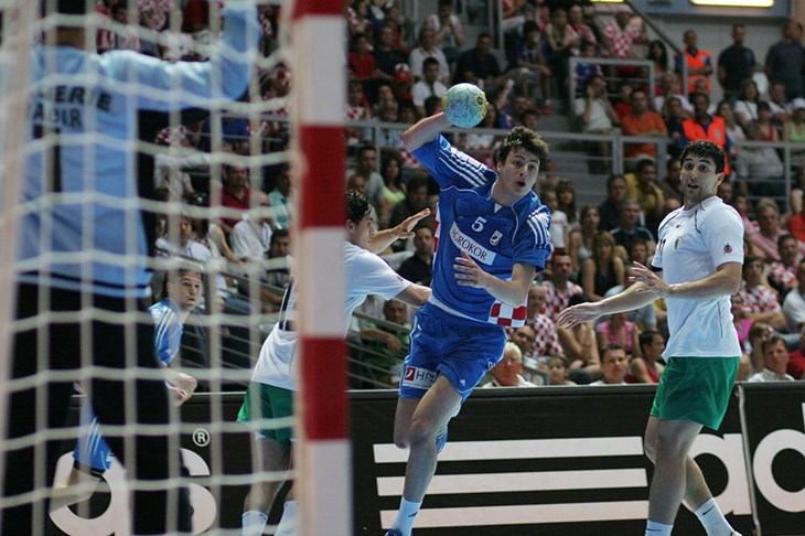 Duvnjakovih sedam za +18