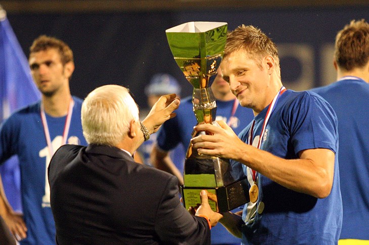 Naslov proslavljen - porazom