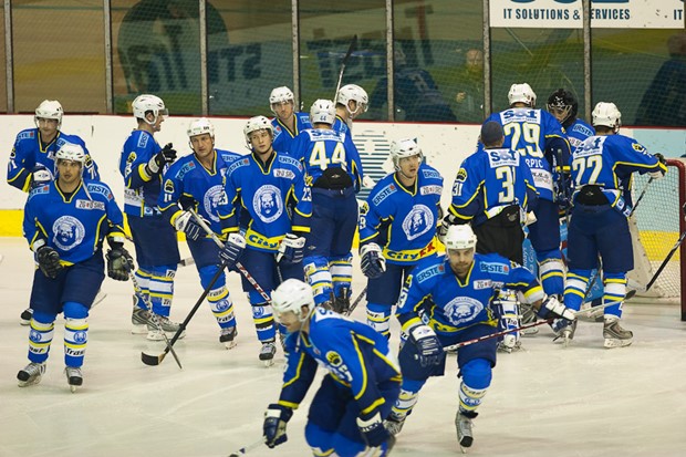 Crna krila visoko lete