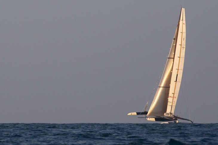 Alinghi svrgnut s trona