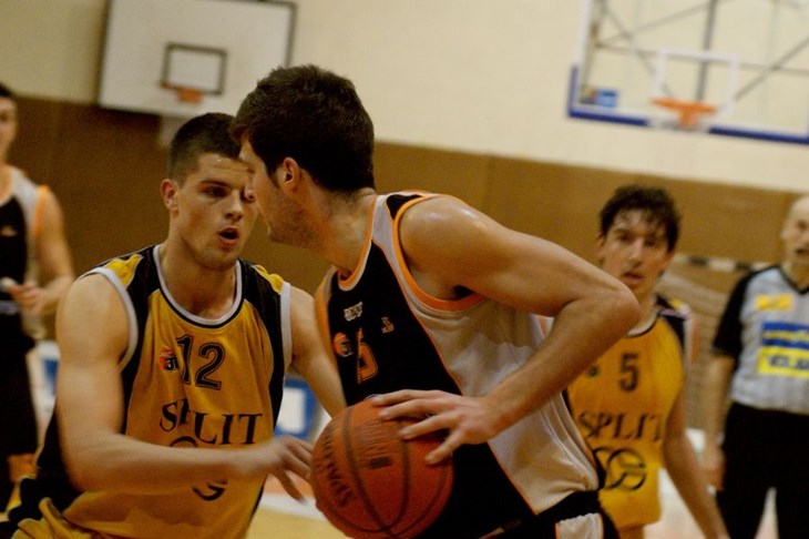 Split lako, Borik poražen kod Dubrave