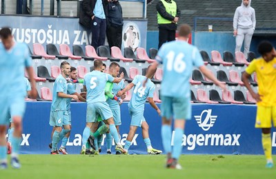Kustošija bogatija za mladog reprezentativca Urugvaja i veznjaka Schalkea