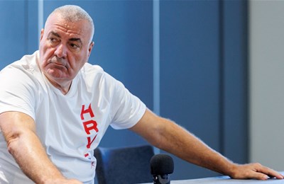 Split trese kriza, Dino Repeša ostaje trener, u klub se vratio njegov otav Jasmin