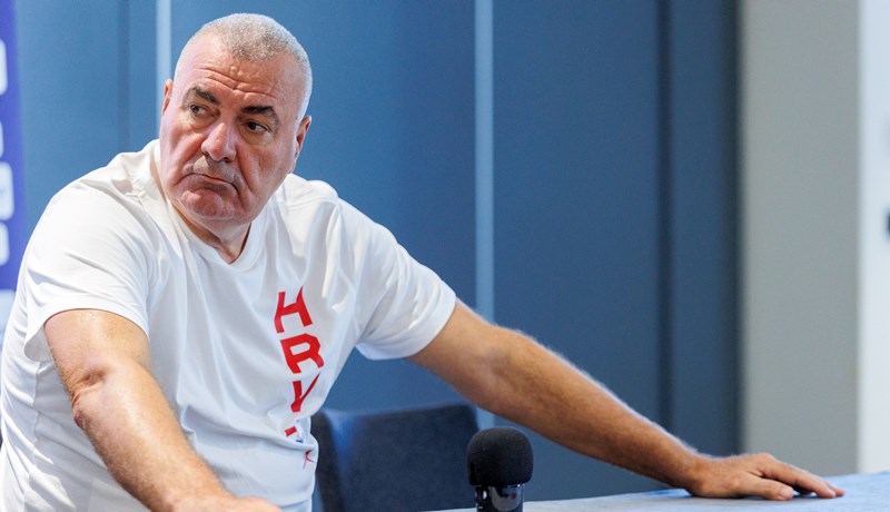 Split trese kriza, Dino Repeša ostaje trener, u klub se vratio njegov otav Jasmin