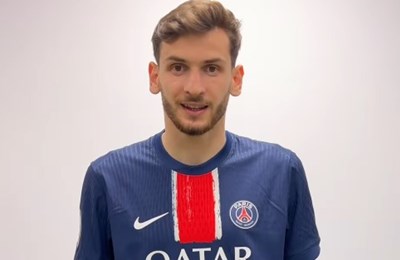 Kvarachelija zadovoljan u PSG-u unatoč interesu Manchester Uniteda