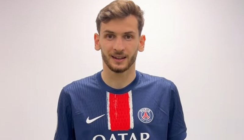 Kvarachelija zadovoljan u PSG-u unatoč interesu Manchester Uniteda