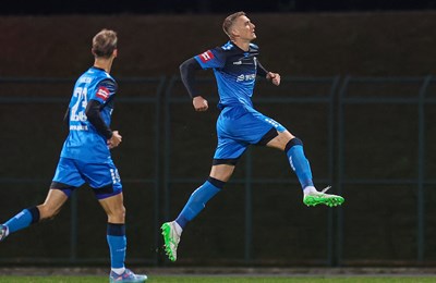 Posavec skrivio kazneni udarac, Mamut ušao i odmah ga realizirao