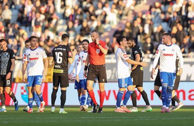 Zdenko Lovrić nakon VAR provjere dao crveni karton Mariju Tadiću