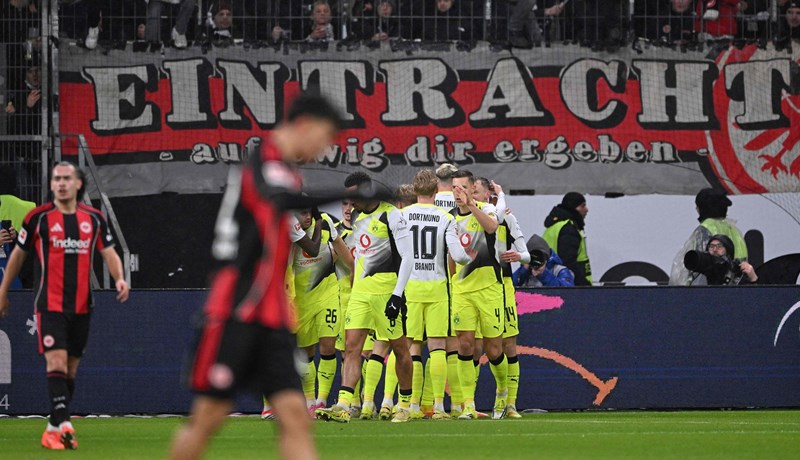 Drama u Frankfurtu s dva gola u sudačkoj nadoknadi, Borussia do boda u 96. minuti
