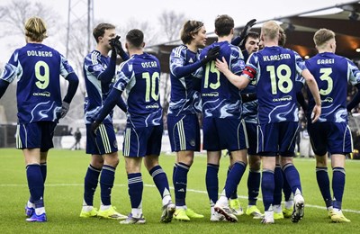 Halilović asistirao za remi, Ajax sačuvao vodstvo kod Telstara, Šutalo na klupi