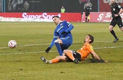 Nestorovski poput Ramosa, Makedonac poslao loptu na 'put oko svijeta'