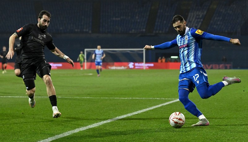 Kavelj igrao rukom u živom zidu, Lokosi poveli iz kaznenog udarca