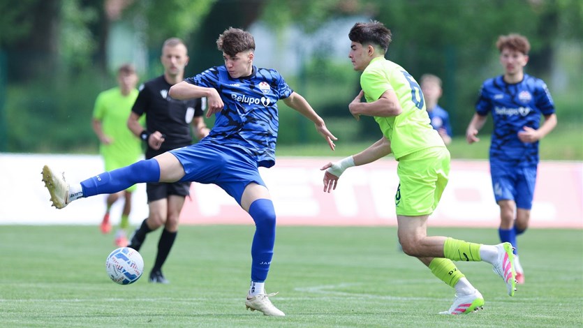 Mladi Dinamov reprezentativac stavio potpis na višegodišnji profesionalni ugovor