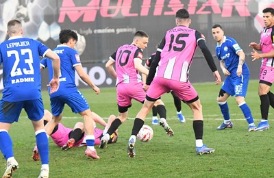 Savatović obranio jedan jedanaesterac, ali njegovi suigrači promašili dva i Slaven Belupo je u polufinalu