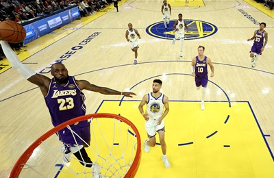 LeBron i Bronny James ušli u povijest u pobjedi protiv Warriorsa