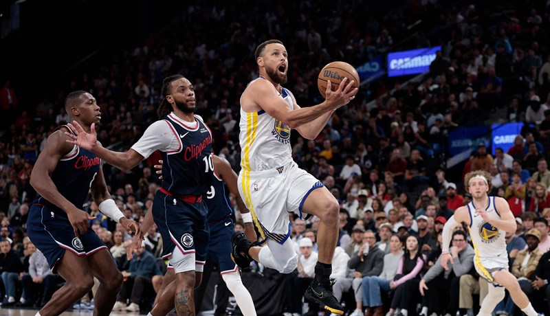 Warriorsi na krilima Curryja izborili finale, a Sixersi predvođeni Maxeyjem doigravanje