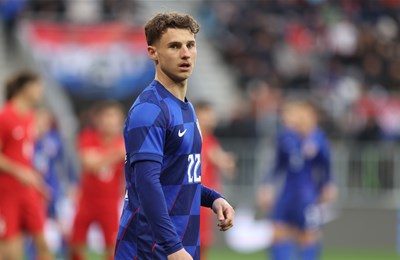 'Can you do it on a cold rainy night in Stoke?' Adrian Segečić može - hat-trick fenomenalnog mladog Vatrenog