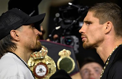 Usyk pobijedio Verhoevena tehničkim nokautom nakon kontoverznog prekida