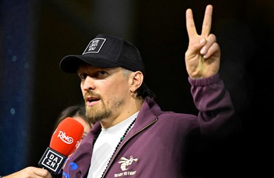 Oleksandr Usik odrekao se svojih teškaških pojaseva