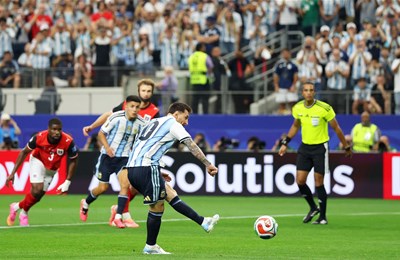 Promašeni penal nije ga pokolebao, Lionel Messi srušio Kloseov rekord pa se učvrstio na prvom mjestu
