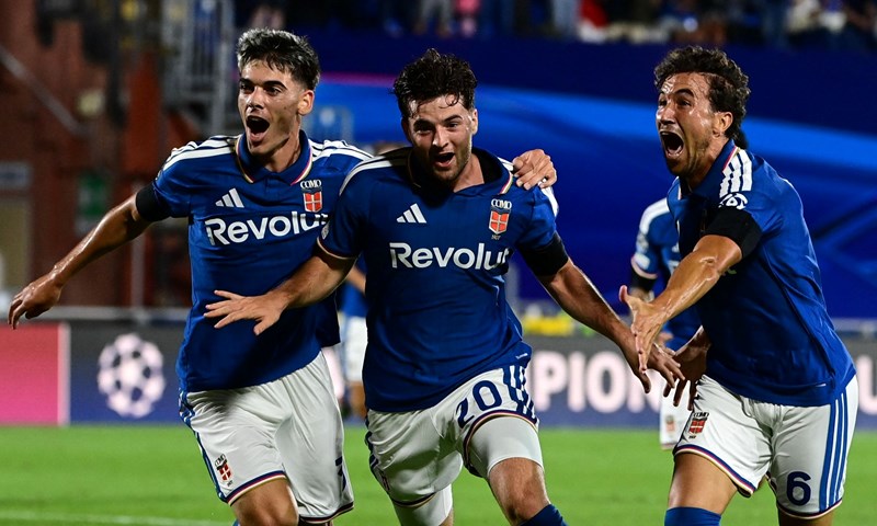 Baturinin Como oduševljava, Fabregas poslao jasnu poruku