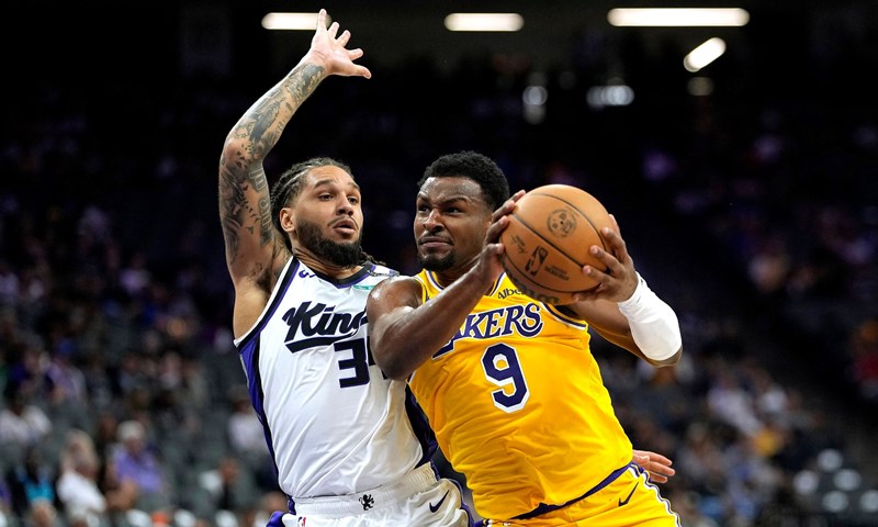Luka Dončić obilježio NBA večer nevjerojatnim šutom, Lakersi do pobjede protiv Sacramenta