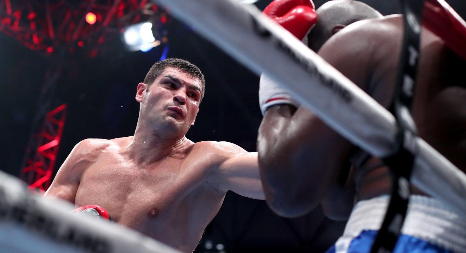 Hrgović 'naredio' Warrenu nakon osvojenog pojasa: 'Daj mi jednu borbu u Hrvatskoj!'