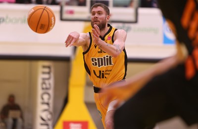 Zenit vrlo uvjerljiv protiv Saratova, Mavra blizu double-double učinka