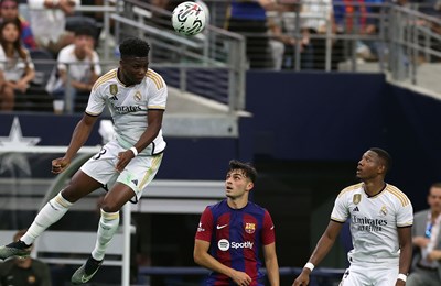 Top pet utakmica vikenda: 'Vintage' derbi u Njemačkoj, sudar prvaka na 'Maradoni' i jedan jedini - El Clasico