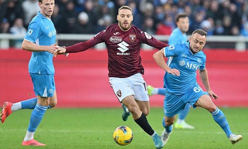 Veznjak Napolija se ozlijedio na zagrijavanju uoči utakmice, propustit će nedjeljni derbi