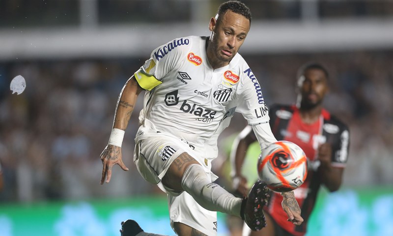 Ozlijeđeni Neymar zabio hat-trick u borbi za ostanak kluba svog djetinjstva