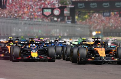 Verstappen ostao bez titule, ali odnio trofej za vozača godine