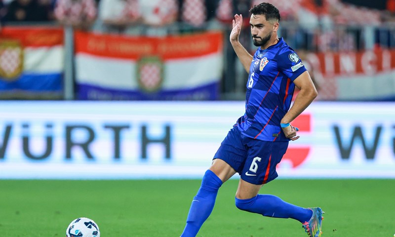 Josip Šutalo napušta posrnuli Ajax, u igri velikani iz Bundeslige i Serie A
