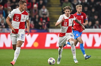 Jakić igrao 72 minute u minimalnoj pobjedi Augsburga, Labrović i dalje zakucan za klupu