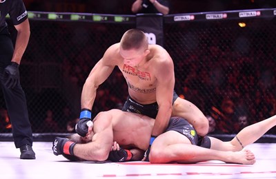 Sudar različitih stilova: Poljak i Brazilac u borbi za FNC pojas u velteru