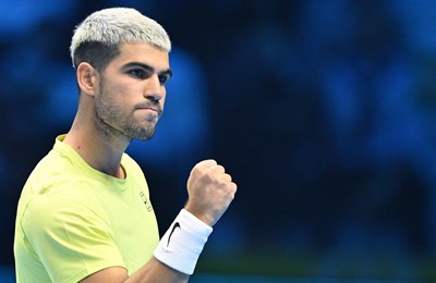 Alcaraz osigurao broj jedan na kraju godine, pobjedom u polufinale pogurao i De Minaura