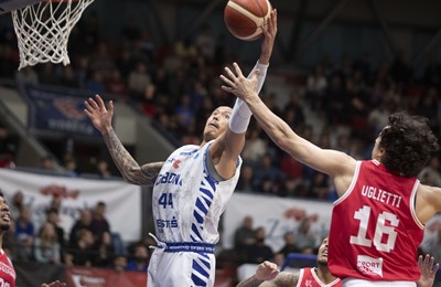 Cibona propustila veliku priliku, Talijani slavili u Domu Dražena Petrovića i prošli dalje