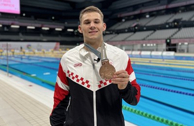 Nikola Zdrilić osvojio prvu hrvatsku medalju u plivanju u povijesti Deflimpijskih igara