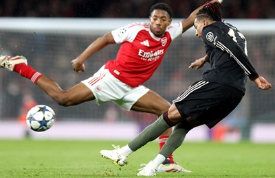 Arsenal prvi koji je ove sezone nanio poraz Bayernu, Topnici ostaju sami na vrhu