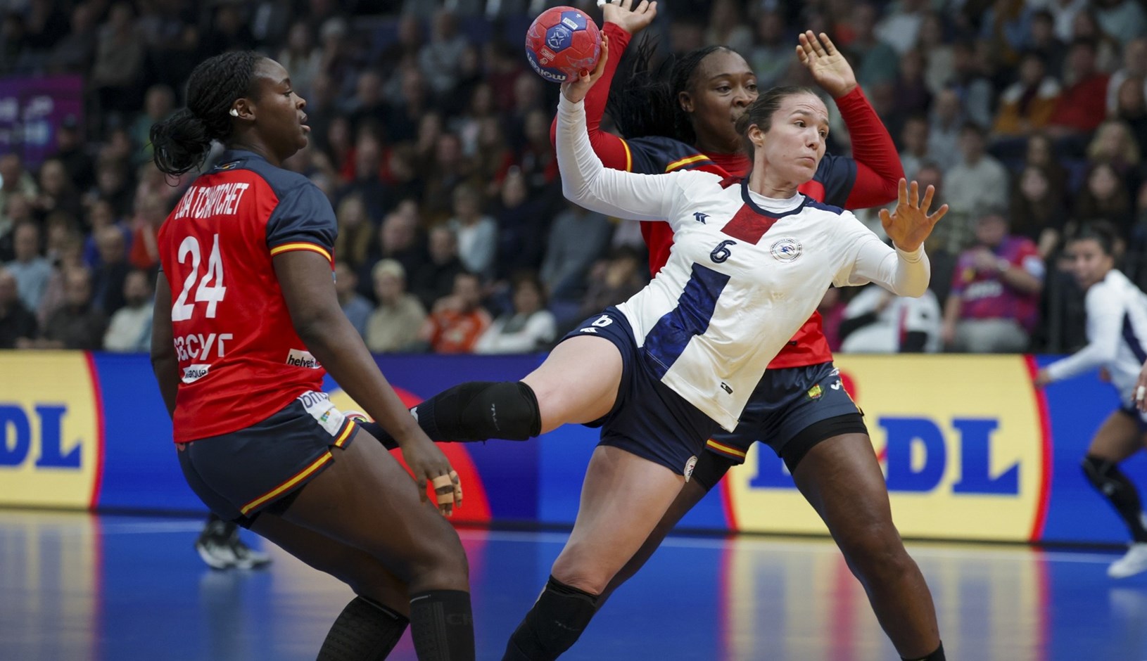 Počelo Svjetsko prvenstvo rukometašica, europske reprezentacije uspješne