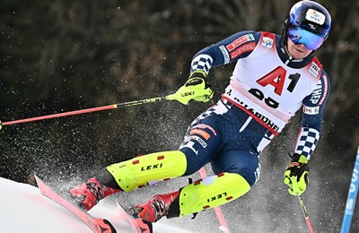 Zubčiću slalomski bodovi u Kitzbühelu, Feller napokon do pobjede