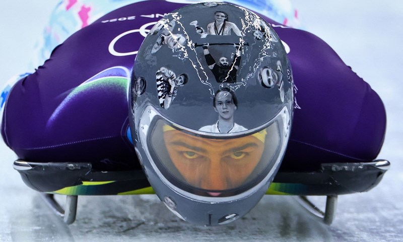 Ukrajinac nosio kacigu s fotografijama ubijenih sunarodnjaka, reagirao Međunarodni olimpijski odbor