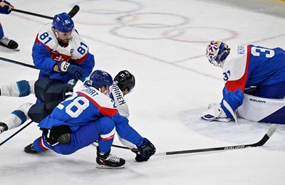 Slovaci šokirali Fince na početku hokejaškog turnira, briljirao AHL vratar Samuel Hlavaj