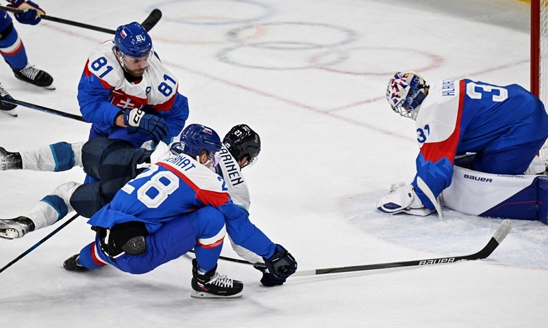 Slovaci šokirali Fince na početku hokejaškog turnira, briljirao AHL vratar Samuel Hlavaj