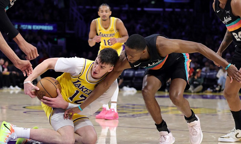 Prvi triple-double sezone za LeBrona Jamesa, Bucksi bolji od branitelja naslova