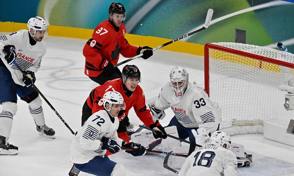 Djed s otoka Krka, otac direktor Golden State Warriorsa, a on najbolji hokejaški tinejdžer u povijesti ZOI