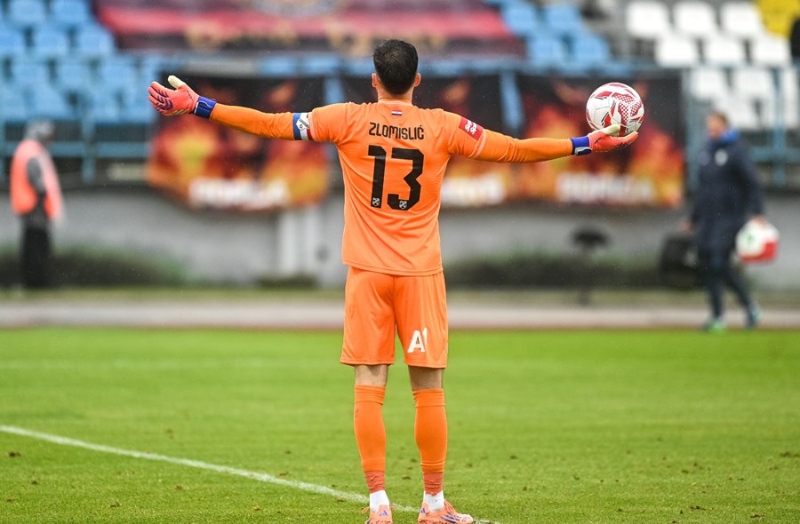 Martin Zlomislić pročitao pokušaj Jurice Pršira i obranio penal!