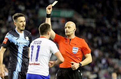 Prva sporna situacija na Poljudu, Šego tražio kazneni udarac, dobio žuti karton