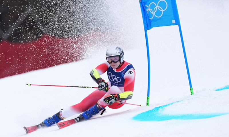Nakon Zimskih olimpijskih igara bez zlata, Odermatt je osvojio spust u Garmisch-Partenkirchenu