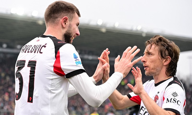 Milan pobjedom u gradskom derbiju zadržao priključak za prvim mjestom